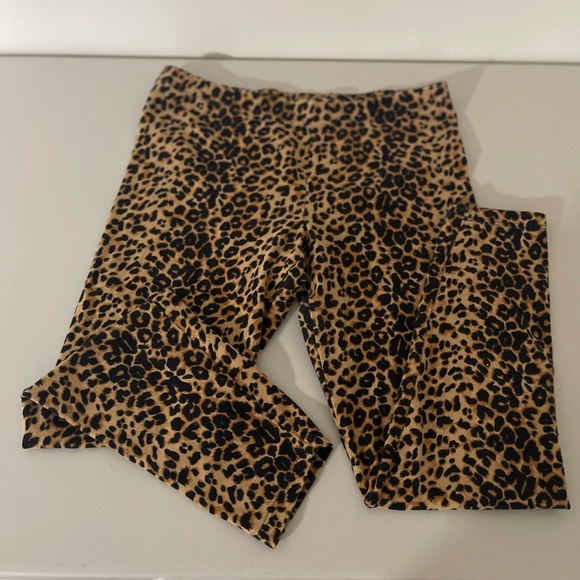 Bar III Leopard Print Leggings - Black and Tan - Picture 7 of 7